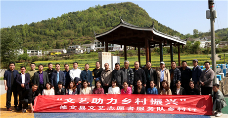 文藝輕騎兵進(jìn)社區(qū) 貴陽(yáng)市作協(xié)在修文縣開(kāi)展傳統(tǒng)文化傳承與文學(xué)創(chuàng)作培訓(xùn)暨清明詩(shī)會(huì)采風(fēng)活動(dòng)